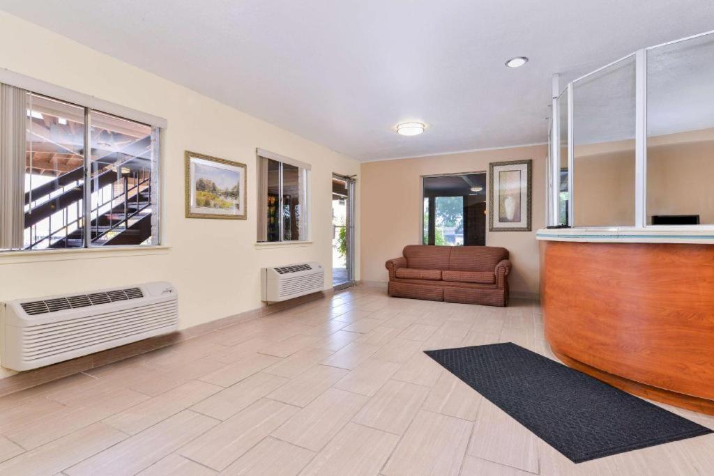 Days Inn By Wyndham Albuquerque Northeast מראה חיצוני תמונה