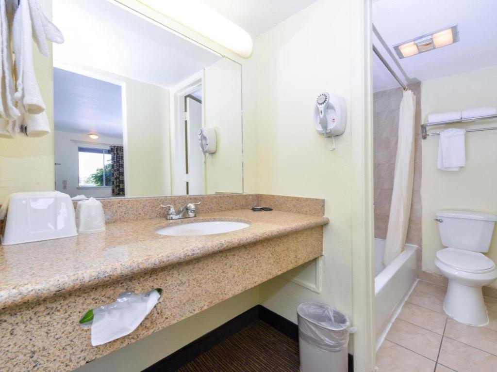 Days Inn By Wyndham Albuquerque Northeast מראה חיצוני תמונה