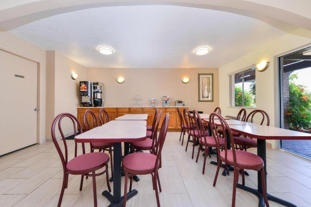 Days Inn By Wyndham Albuquerque Northeast מראה חיצוני תמונה